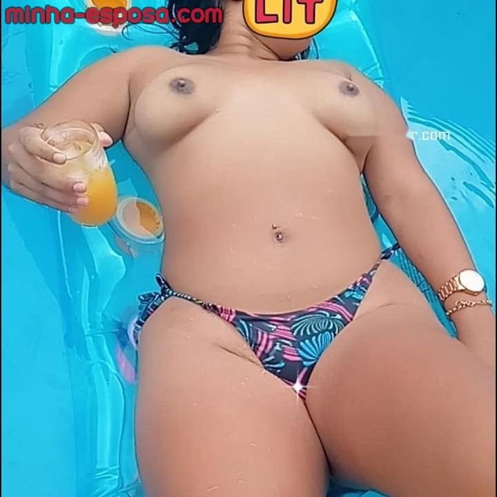Minha esposa novinha deliciosa estendida