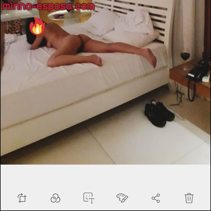 Minha morena gostosa chupando corno