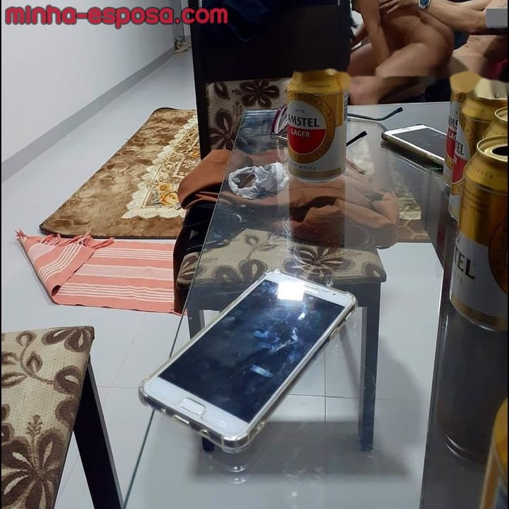 Minha moreninha do corno mamando a rola